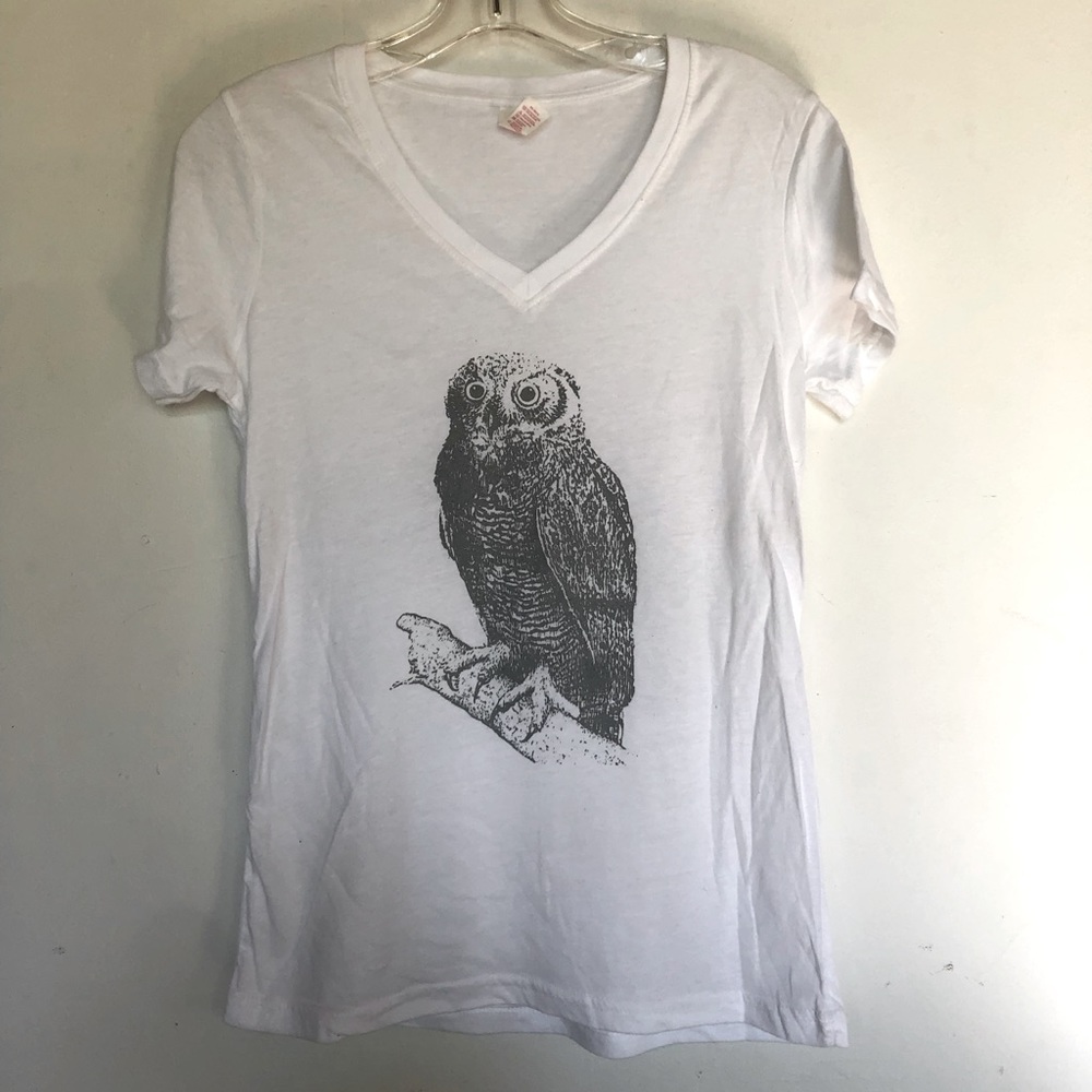 Great horned Owl V Neck T Shirt